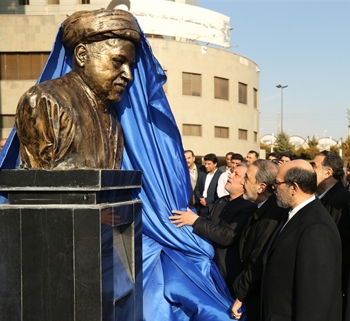 رونمایی از  المان سخنگوی ساخته شده در دانشگاه آزاد لاهیجان