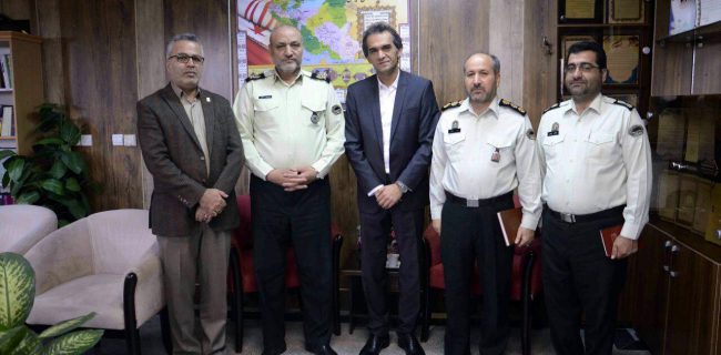 گزارش تصویری دیدار مدیر شهرداری منطقه 4 رشت با فرمانده نیروی انتظامی گیلان‬ به مناسبت هفته نیروی انتظامی