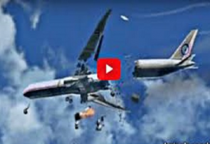 فیلم:سقوط هواپیما بر روی سقف یک خانه با 7 کشته و زخمی