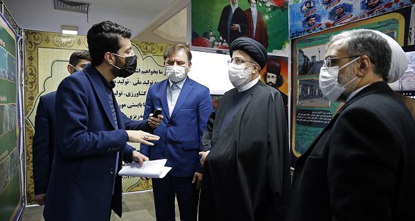 در برخورد با تخلفاتی که از افراد نامدار سر می زند هیچ رحمی نباید داشت