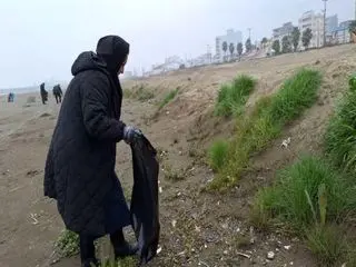 طرح «مسیر سبز، ساحل پاک، ایران پاک» در ساحل بندر انزلی