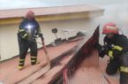 نجات ۵ شهروند محبوس در تل دود با نردبان آتش نشانی رشت