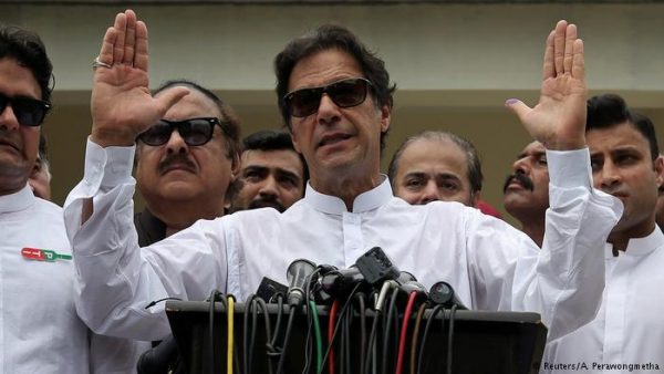 آیا “عمران خان” پاکستان را به ایران نزدیک خواهد کرد؟/موضع نخست وزیر جدید پاکستان در برابر آمریکا چیست؟
