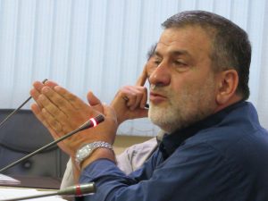 آقای سندی در زمان جنگ بچه بودند و خاک بازی می کردند/دیگر در جلسات شورا شرکت نمی کنم تا اخراج شوم