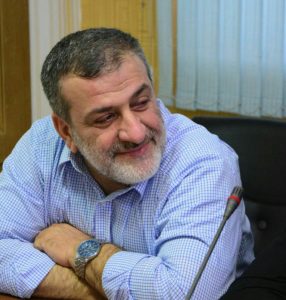 قبل از اسارت عکاس بودم و دوربین حرفه ای داشتم/مردم تفاوت خدمت برای شهر و کار سیاسی را متوجه می شوند/با همدلی و همراهی  می توان موفق شد