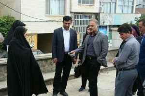 بازدید عضو شورا و جمعی از مدیران شهرداری از روند احداث یادمان دکتر حشمت