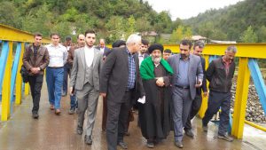 استفاده از تجربیات موفق دیگران غرب زدگی نیست