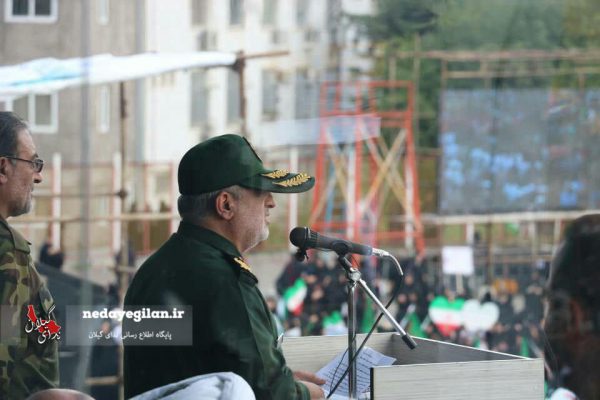 اگر هوشیار نباشیم این انقلاب به نابودی کشیده می‌شود/ هرکس دم از اختلاف می‌زند عامل دشمن است