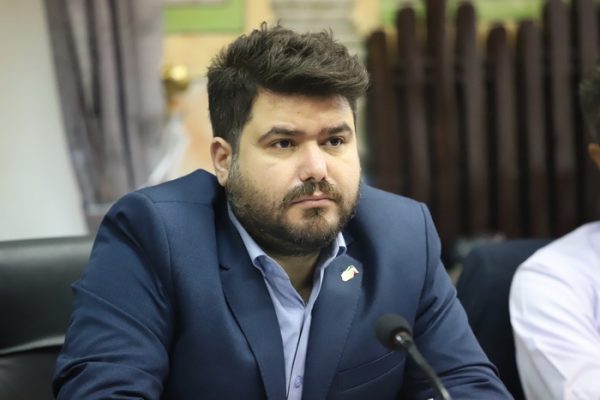 شورای رشت از وظیفه اصلی خود یعنی نظارت، فاصله گرفته است