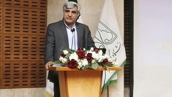 دانشجویان نباید از پرداختن به مطالبات سیاسی صرف نظر کنند/جوانان باید مغایرت های گفتار و رفتار افراد را رصد ‌کنند