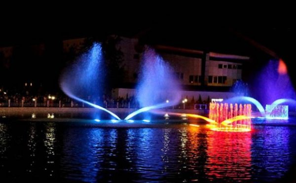 بررسی راهکارهای بهره برداری از آبنمای موزیکال در کمیسیون عمران شورای شهر رشت