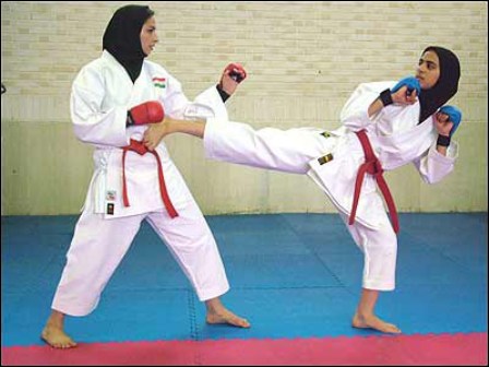 صعود بانوان کاراته کار گیلانی به مرحله نیمه نهایی لیگ برتر کشور