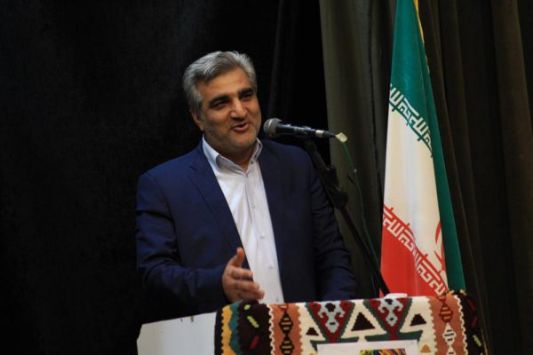 مسائل و مشکلات جامعه با زبان هنر بیان شود