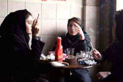 افزایش سه برابری شمار زنان درگیر اعتیاد در ایران/رواج تفریحی مصرف گل و حشیش در بین دختران جوان