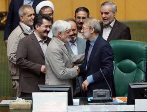 آیا لاریجانی در سال آخر از ریاست مجلس کنار می رود؟/احتمال کنار گذاشتن مطهری از تعرفه فراکسیون امید برای هیات رئیسه