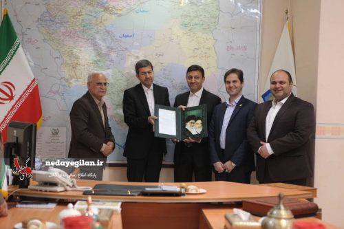 اعطای حکم انتصاب شهردار جدید رشت توسط معاون عمران و توسعه وزیر کشور