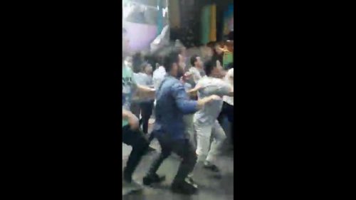 نیروهای سدمعبر بنا به گزارش شهروندان اقدام به برخورد کردند/ با انتقال دست‌فروشان به پارکینگ زندان مشکل حل نخواهد شد