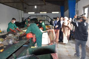 بازدید نماینده ولی فقیه در گیلان از کارخانه بازیافت و پسماند سراوان رشت