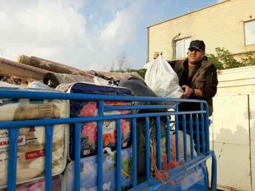 توزیع 400 بسته کمک های مردمی در بین هموطنان سیل زده خوزستان
