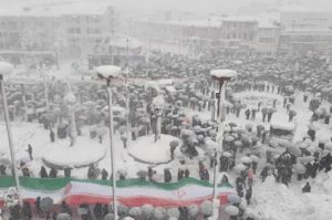 واکنش صفحه رهبر انقلاب به راهپیمایی مردم رشت در برف و کولاک