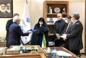 تقدیر دکتر نوبخت از خانواده شهید پرستار« نرجس خانعلی زاده»