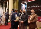 تندیس نشان عالی مدیر سال ایران به دکتر روزبهان ؛ مدیر عامل سازمان منطقه آزاد انزلی اهداء شد تندیس نشان عالی مدیر سال ایران به دکتر روزبهان ؛ مدیر عامل سازمان منطقه آزاد انزلی اهداء شد