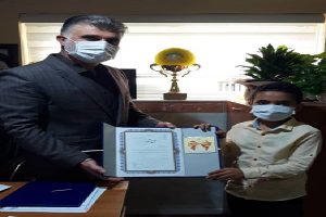 تجلیل از نوجوان رودباری رکورد دار حرکت با حلقه هولاهوپ
