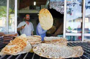 نان اغلب نانوایی های گیلان بی کیفیت است/با تعطیلی خودسرانه نانوایی ها برخورد می شود