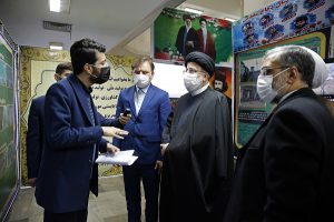 در برخورد با تخلفاتی که از افراد نامدار سر می زند هیچ رحمی نباید داشت
