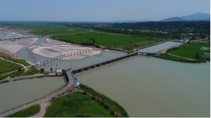 آبگذاری کانال چپ سنگر و قطع آب کانال راست سنگر