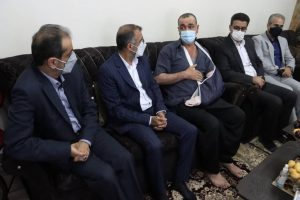 عیادت شهردار و عضو شورای اسلامی رشت از پاکبان آسیب دیده