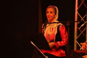 اکرم فغانزاده:اگر حامی ندارید،فقط تلاش و تلاش کنید و دلسرد نشوید/مافیای موسیقی اجازه دیده شدن هنرمندان واقعی را نمی دهد