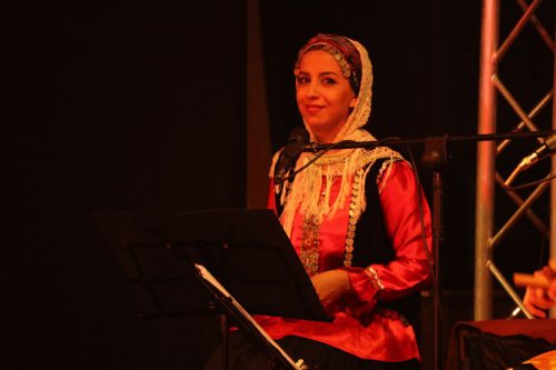 اکرم فغانزاده:اگر حامی ندارید،فقط تلاش و تلاش کنید و دلسرد نشوید/مافیای موسیقی اجازه دیده شدن هنرمندان واقعی را نمی دهد