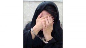 دختر ۱۴ ساله با کابل شارژر مادرش را خفه کرد/راز شوم دختر برملا شد