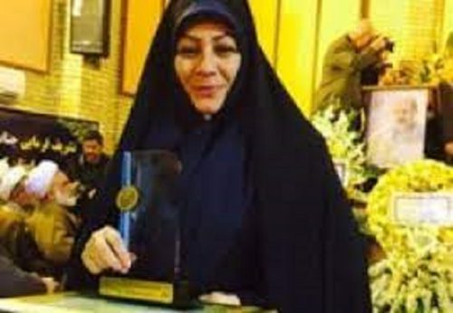 گفتگو با بانویی که ۴۰۰ کودک بی سرپرست و ۳۰۰ زن سرپرست خانوار  را تحت پوشش داد