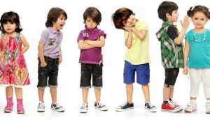 اولین غرفه فروشگاهی آرش مارکت زیباکنار با پوشاک کودکان تزئین شد