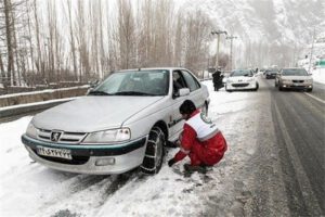 تردد خودرو‌ها در جاده‌های ییلاقی گیلان با زنجیرچرخ