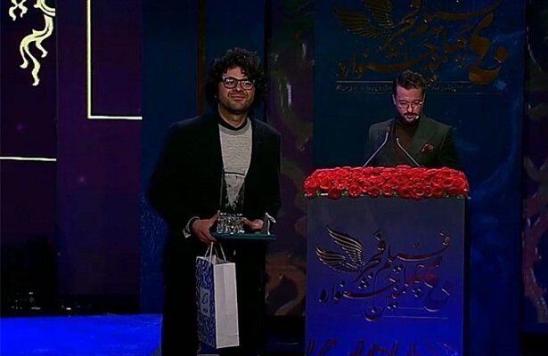 کارگران دهه شصتی گیلانی برنده سیمرغ بهترین فیلمبرداری فیلم فجر شد کارگران دهه شصتی گیلانی برنده سیمرغ بهترین فیلمبرداری فیلم فجر شد