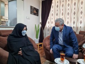 دیدار استاندار گیلان با یک خانواده شهید و دو آزاده جانباز در رشت / دکتر عباسی: خدمت صادقانه به مردم، ضامن اعتمادافزایی به نظام مقدس اسلامی است