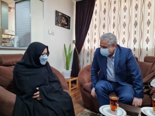 دیدار استاندار گیلان با یک خانواده شهید و دو آزاده جانباز در رشت / دکتر عباسی: خدمت صادقانه به مردم، ضامن اعتمادافزایی به نظام مقدس اسلامی است