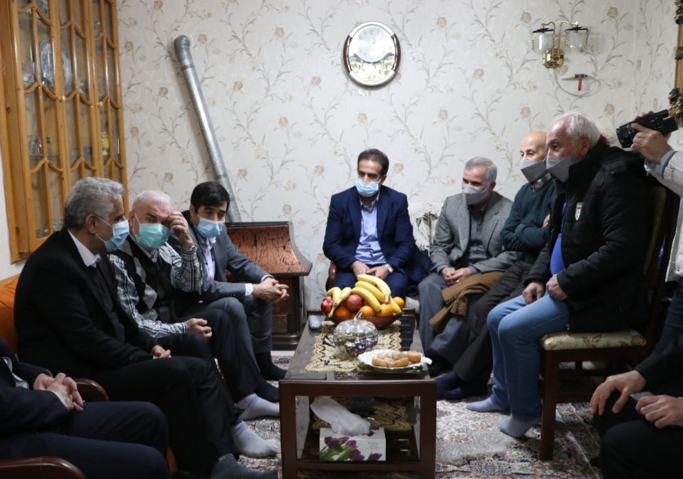 عیادت استاندار و مدیرکل ورزش و جوانان گیلان از بهمن صالح نیا پیشکسوت فوتبال گیلان