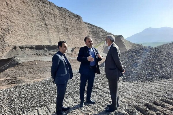 بهره برداری از معادن باید در چارچوب قانون باشد بهره برداری از معادن باید در چارچوب قانون باشد