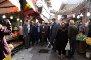 بازدید سرزده استاندار گیلان از بازار بزرگ شهر رشت/ نظارت بر عرضه کالا مطابق با قیمت مصوب، با جدیت دنبال شود