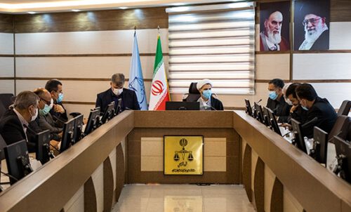 مسئولان نباید به نفع افراد صاحب قدرت و مکنت قانون را زیر پا بگذارند