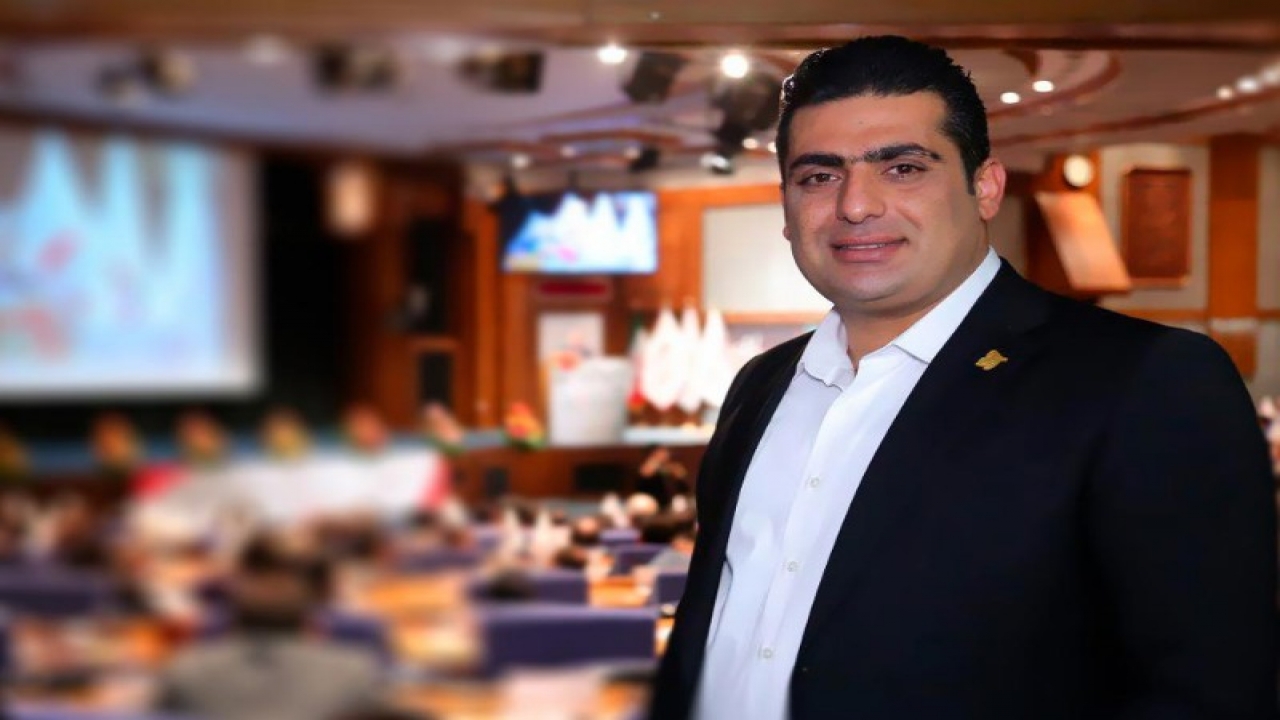 باید با قدرت و امید تلاش کرد، حتی در سختترین شرایط اقتصادی کشور باید با قدرت و امید تلاش کرد، حتی در سختترین شرایط اقتصادی کشور