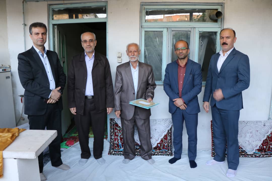 تکریم از خانواده ی شهدا، تجلیل ارزشهای بی بدیل انقلاب اسلامی است تکریم از خانواده ی شهدا، تجلیل ارزشهای بی بدیل انقلاب اسلامی است