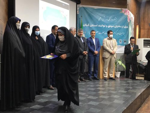 گفتگو با دختر لاهیجانی که برای بیش از ۸۰ نفر شغل ایجاد کرد/ از پرورش کرم ابریشم تا صادرات فرش به چین و آلمان