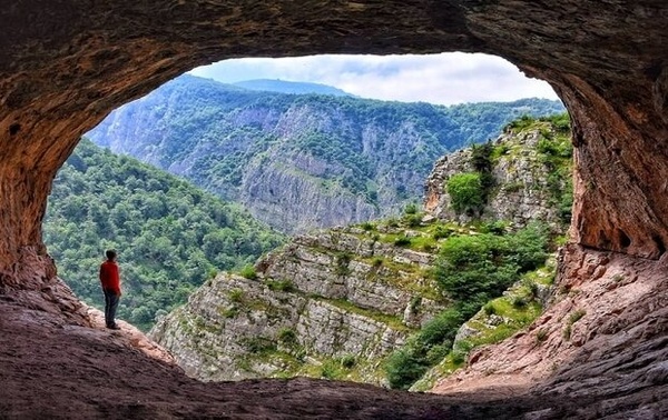 نشانه گذاری مسیر غار دربند رشی در رودبار نشانه گذاری مسیر غار دربند رشی در رودبار