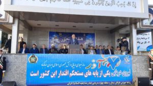 حضور استاندار در مراسم صبحگاه مشترک نیروهای مسلح گیلان در ناوگان شمال و منطقه چهارم نیروی دریایی امام رضا(ع) انزلی/ دکتر عباسی: خودباوری و ایستادگی موجب بالندگی ایران اسلامی است
