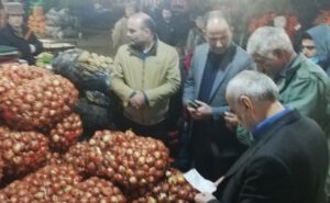 بازدید مدیر کل صمت از بازار گیلان در پی افزایش قیمت پیاز